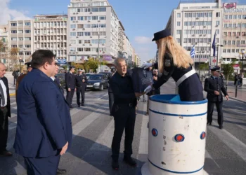 Εθιμοτυπική προσφορά δώρων σε τροχονόμους από την Πολιτική και Φυσική Ηγεσία της Ελληνικής Αστυνομίας στην Αθήνα