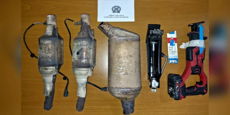 Εξαρθρώθηκε συμμορία που έκλεβε καταλύτες από αυτοκίνητα σε περιοχές της Αττικής