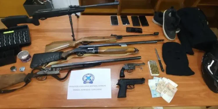 Χαλάνδρι: Εξάρθρωση συμμορίας που διέπραττε ληστείες σε καταστήματα