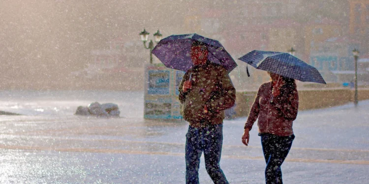 Έκτακτο δελτίο επιδείνωσης καιρού από την ΕΜΥ για το Σαββατοκύριακο: Πού θα έχει καταιγίδες και χαλάζι