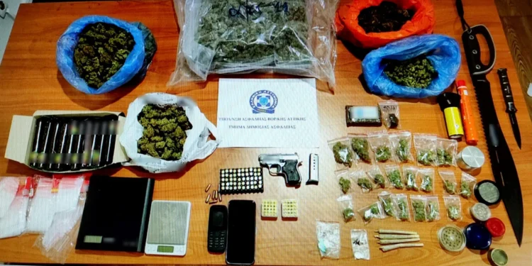 Χαλάνδρι: Συνελήφθη 29χρονος ημεδαπός που διακινούσε ναρκωτικές ουσίες εξωτερικά σχολικού συγκροτήματος και πάρκου