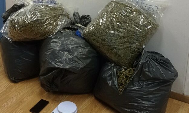 Πειραιάς: Συνελήφθη 36χρονος αλλοδαπός για κατοχή και διακίνηση ναρκωτικών