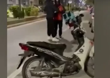 Βύρωνας: Έκανε ελέγχους στους περαστικούς παριστάνοντας αστυνομικό της ΔΙ.ΑΣ