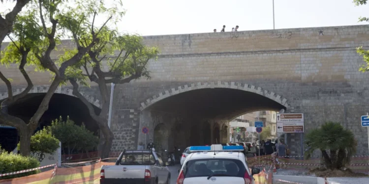 Κρήτη: Νεαρός έπεσε από τα ενετικά τείχη στο Ηράκλειο – Μεταφέρθηκε ελαφρά τραυματισμένος στο νοσοκομείο