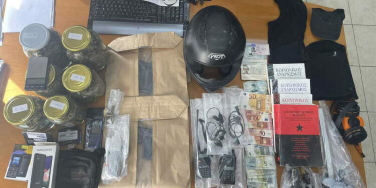 Δείτε εικόνες από τη γιάφκα των ληστών – αναρχικών της Πάτρας – Σήμερα οι επίσημες ανακοινώσεις