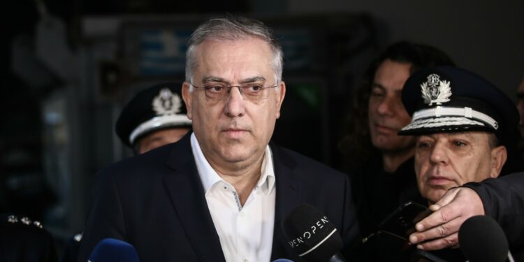 Τ. Θεοδωρικάκος Ενισχύουμε με 600 νέους ειδικούς φρουρούς τα αστυνομικά τμήματα της Αττικής