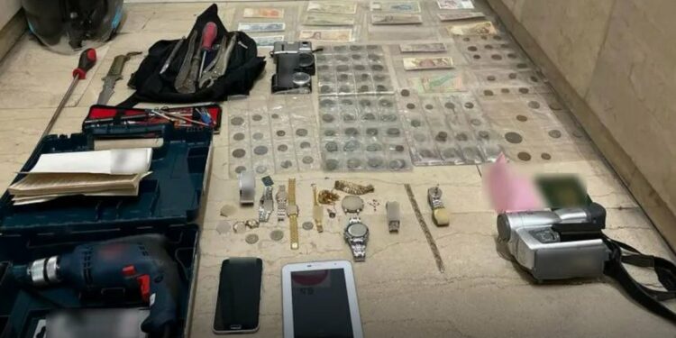 ΕΛ.ΑΣ: Συνελήφθησαν τέσσερα μέλη συμμορίας που «ξάφριζαν» σπίτια στο κέντρο της Αθήνας