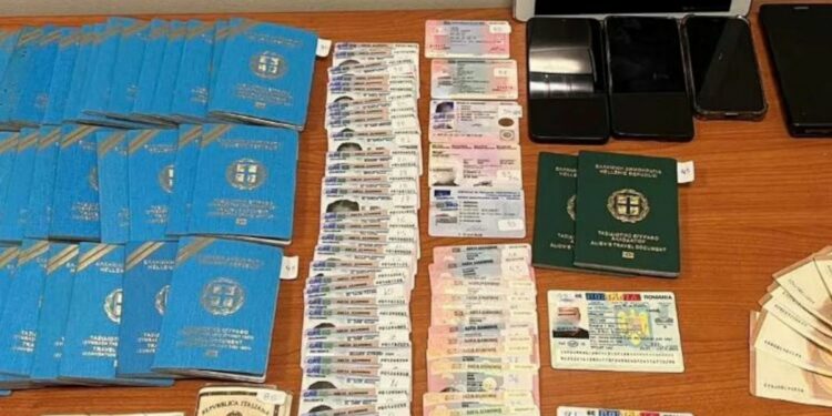 ΕΛ.ΑΣ: Εξαρθρώθηκε συμμορία που διακινούσε ταξιδιωτικά έγγραφα