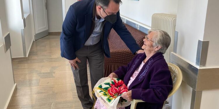 Επίσκεψη του Θανάση Παπαθανάση στο Σελίβειο Γηροκομείο Μεσολογγίου