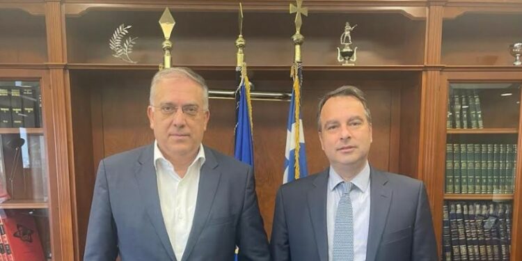 Συνάντηση του πολιτευτή της Νέας Δημοκρατίας στο νομό Αιτωλοακαρνανίας Θανάση Παπαθανάση με τον Υπουργό Προστασίας του Πολίτη, Τάκη Θεοδωρικάκο αναφορικά με θέματα ασφαλείας και αστυνόμευσης