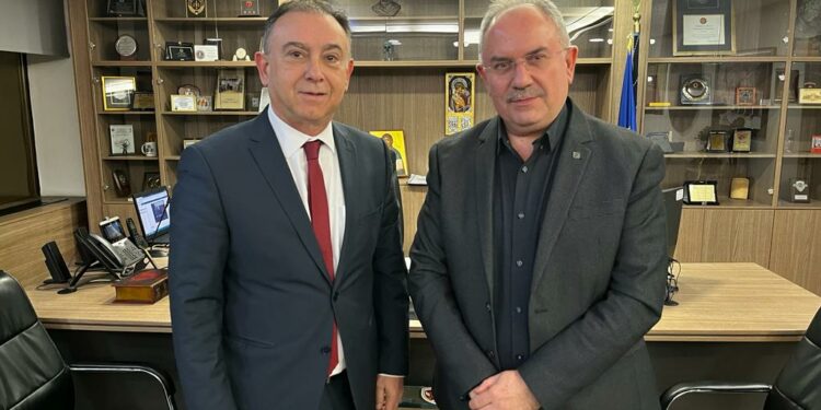 Κέλλας με Μαντζιώκα: Υπερήφανοι για τον νέο «Αττικάρχη» – Τον προσκάλεσε στην Επιτροπή Οδικής Ασφάλειας