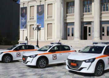 Τρία νέα ηλεκτροκίνητα οχήματα παρέλαβε η Δημοτική Αστυνομία Πειραιά