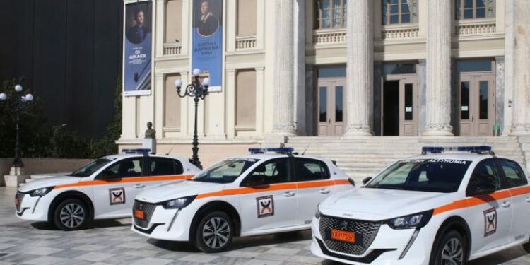 Τρία νέα ηλεκτροκίνητα οχήματα παρέλαβε η Δημοτική Αστυνομία Πειραιά