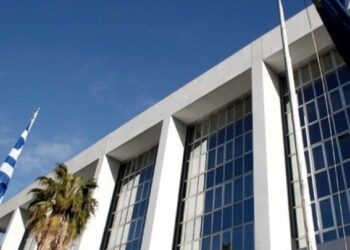 Επίθεση με μαχαίρι έξω από το Εφετείο από ομάδα νεαρών – Ένας τραυματίας