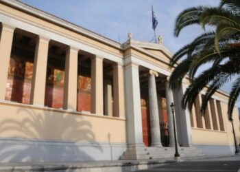 Σε συλλήψεις μετατράπηκαν οι 10 προσαγωγές, κατά την εκκένωση κατάληψης στην Πρυτανεία του ΕΚΠΑ