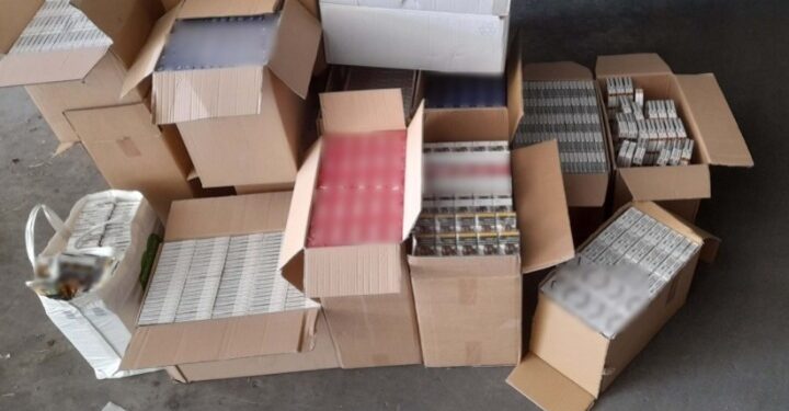 Μετέφεραν λαθραία τσιγάρα με αυτοκίνητα «κλώνους»