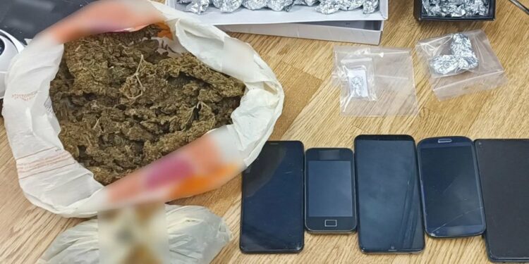 Αστυνομική επιχείρηση στην Αγία Βαρβάρα: 8 συλλήψεις για διακίνηση ναρκωτικών