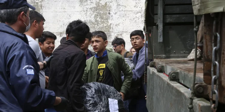 Εξαρθρώθηκε κύκλωμα που διακινούσε μετανάστες – Πάνω από 9 εκατ. τα κέρδη, 41 συλλήψεις