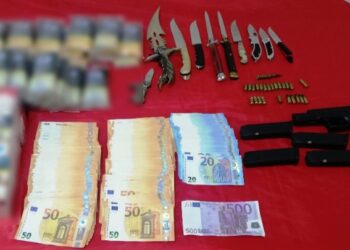 Πωλούσαν λαθραία τσιγάρα στο κατάστημα ψιλικών που διατηρούσαν