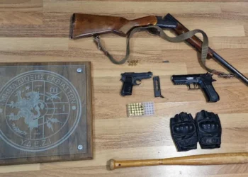 Σύλληψη 25χρονου που οπλοφορούσε μέσα σε νυχτερινό κέντρο