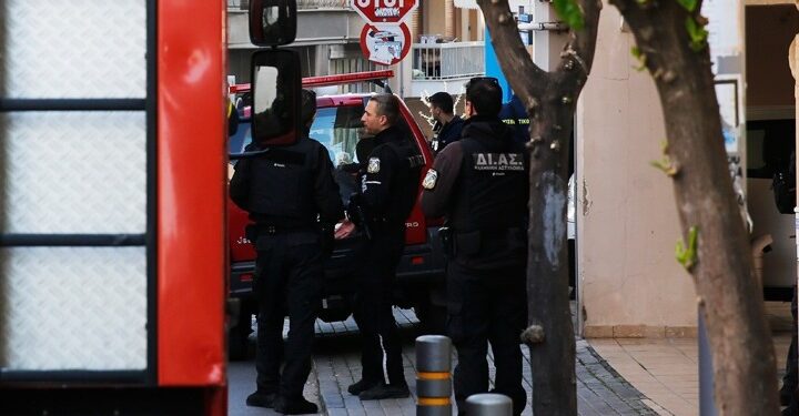 ΕΛΑΣ: Εμπρηστικός μηχανισμός με γκαζάκια στη Δάφνη κοντά στην κατοικία της διευθύντριας των φυλακών Κορυδαλλού