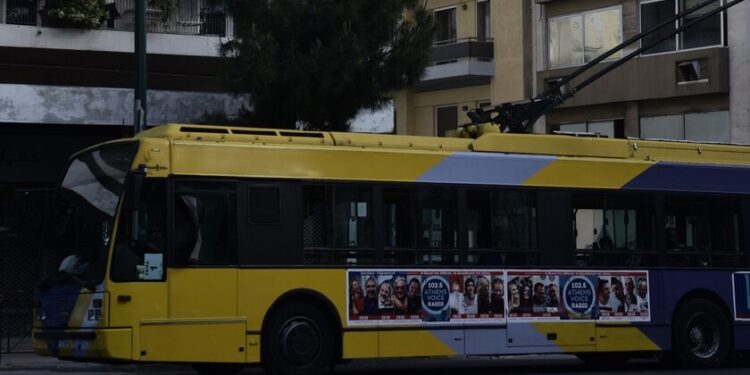 Δραπετσώνα: Συνελήφθη οδηγός τρόλεϊ – Απείλησε με όπλο άτομο