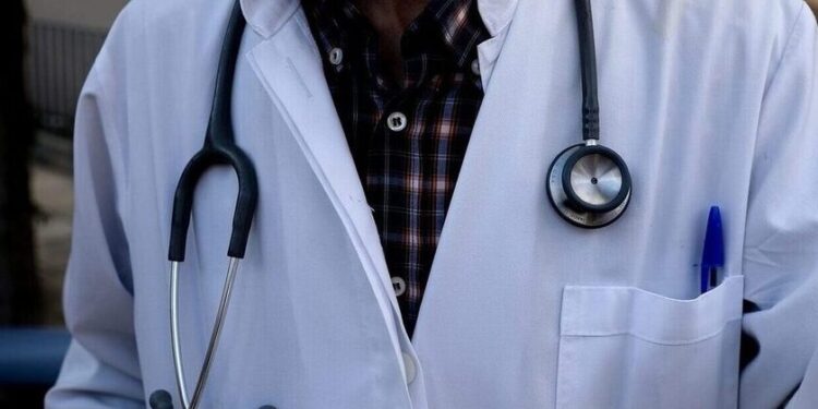 Θάνατοι παιδιών: Καταγγελίες για τον «Μεσσία» γιατρό