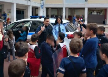 Επίσκεψη αστυνομικών στο 2ο Δημοτικό Σχολείο Πειραιά στο πλαίσιο εκδήλωσης με θέμα «Γνωριμία με την Ελληνική Αστυνομία»