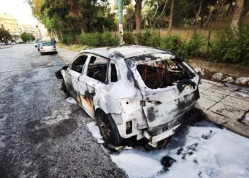 Ζωγράφου: Επεισόδια από κουκουλοφόρους – Κάηκαν δύο αυτοκίνητα