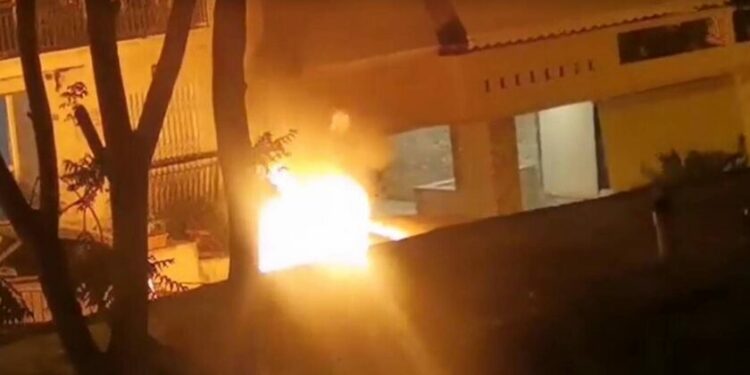 Κυψέλη: Αναστάτωση από εκρήξεις τη νύχτα