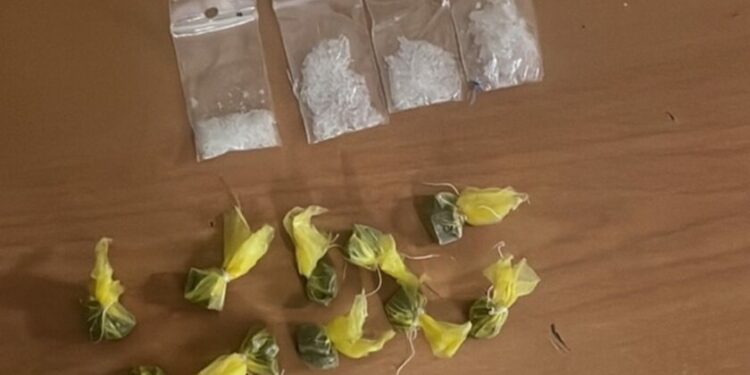 Ακρόπολη: Αλλοδαπός έμπορος ηρωίνης τραυμάτισε αστυνομικό