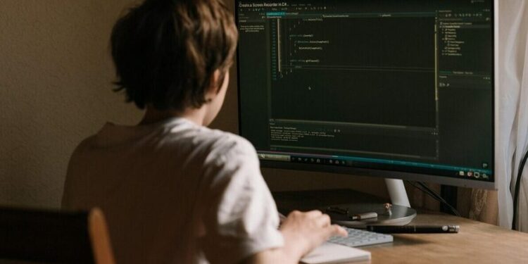 Θεσσαλονίκη: Γιγαντιαία επιχείρηση της ΕΛ.ΑΣ για εξάρθρωση κυκλώματος παιδικής πορνογραφίας