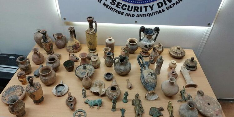 Αττική: Αρχαιολογικός «θησαυρός» εντοπίστηκε σε δασική περιοχή της Πάρνηθας