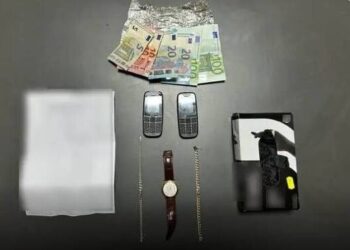 Νότια Προάστια: Πώς δρούσε η σπείρα που έκλεβε ηλικιωμένους – Το κόλπο με το αλουμινόχαρτο