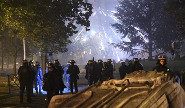 Νεκρός διαδηλωτής έπεσε από ταράτσα κτηρίου στην Γαλλία