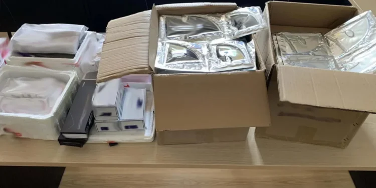 Εξαρθρώθηκε κύκλωμα που διακινούσε «μαϊμού» botox, υαλουρονικό και μάσκες προσώπου από Τουρκία, Πολωνία