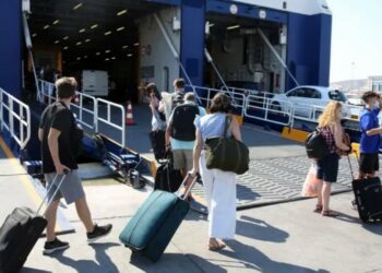 Πειραιάς: Σύλληψη 30χρονου στο λιμάνι – Έβριζε και ενοχλούσε επιβάτες πλοίου σε κατάσταση μέθης