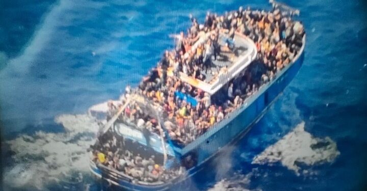 Πήραν προθεσμία για αύριο να απολογηθούν οι 9 συλληφθέντες για το πολύνεκρο ναυάγιο