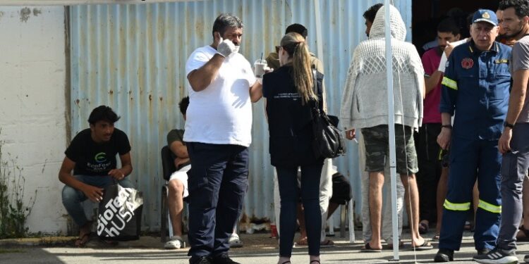 Ναυάγιο στην Πύλο: Στον εισαγγελέα οι 9 διακινητές – Στη Μαλακάσα μεταφέρονται διασωθέντες, αγωνία για αγνοούμενους