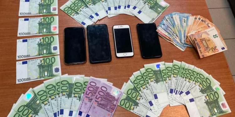 Συνελήφθησαν δύο άτομα για κυκλοφορία πλαστών χαρτονομισμάτων