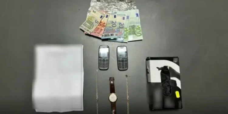 Συνελήφθησαν 3 μέλη της συμμορίας που έκλεβε σπίτια ηλικιωμένων στα νότια προάστια