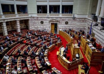 Κατανομή των εδρών στη βουλή – Ποιοι κερδίζουν και ποιοι χάνουν