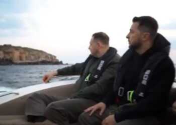 Ο Ζελένσκι επισκέφθηκε το Νησί των Φιδιών, σύμβολο της αντίστασης απέναντι στη Ρωσία