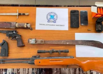 Συνελήφθη 75χρονος Ολλανδός που τραυμάτισε με ματσέτα Βρετανό στη Ζάκυνθο – Το θύμα τσακώθηκε με την εγγονή του δράστη