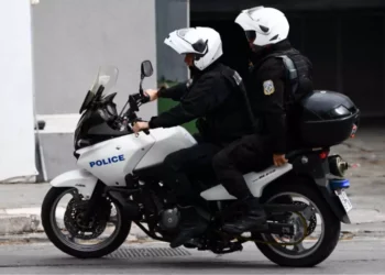 Θεσσαλονίκη: 17χρονος έκλεβε πορτοφόλια και τσάντες υπαλλήλων από καταστήματα στο κέντρο