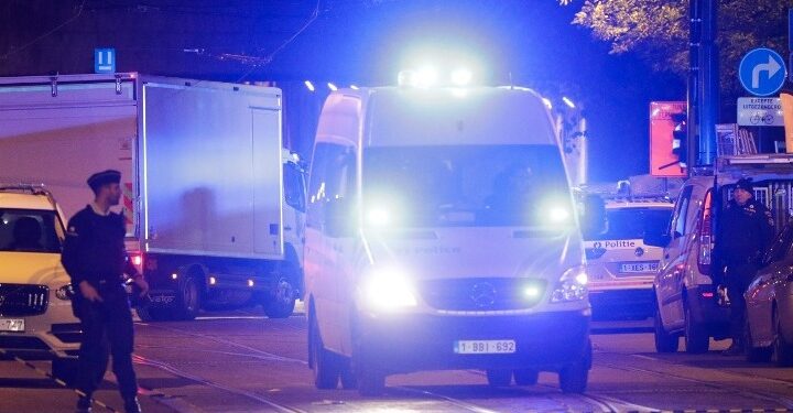 Ανθρώπινα μέλη εντοπίστηκαν μέσα σε ψυγείο που πετάχθηκε σε κανάλι στη Λιέγη