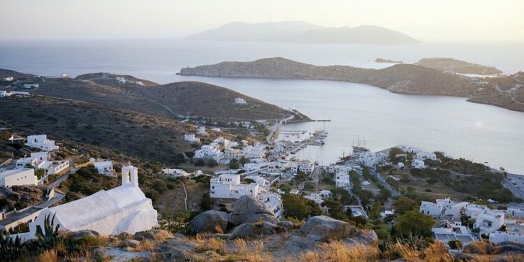 Ίος: Νεκροί δύο Ιρλανδοί τουρίστες που γιόρταζαν την αποφοίτησή τους