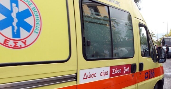 Κατερίνη: Σύγκρουση τουριστικού λεωφορείου με Ι.Χ. – Απεγκλωβίστηκαν δύο άνδρες χωρίς τις αισθήσεις τους