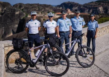 Ξεκίνησαν οι περιπολίες με ηλεκτρικά ποδήλατα από αστυνομικούς του Αστυνομικού Τμήματος Μετεώρων