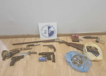 Συνελήφθησαν δύο αλλοδαποί για κατοχή όπλων